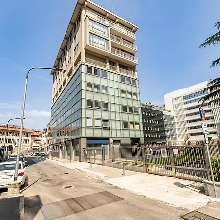 Charming 230m From Isola M5 Apartment Milan