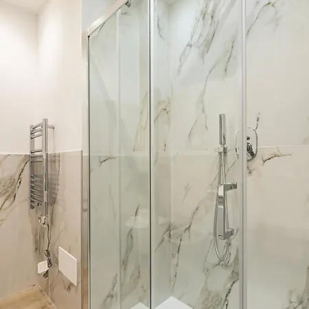 Charming 230m From Isola M5 Apartment *