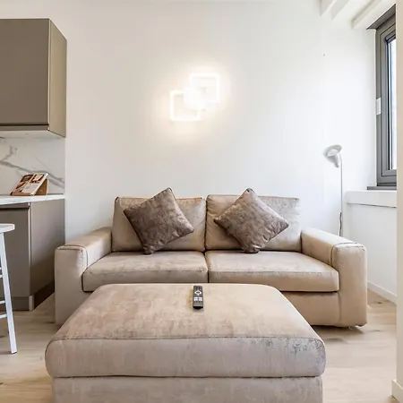 Apartment Charming 230m From Isola M5 *